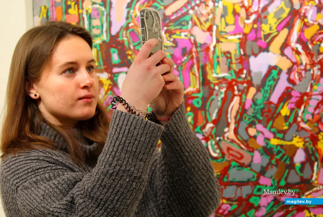 21 января 2026 года. Могилев. Выставочный зал. На открытии выставки работ Игоря Беспалова.  