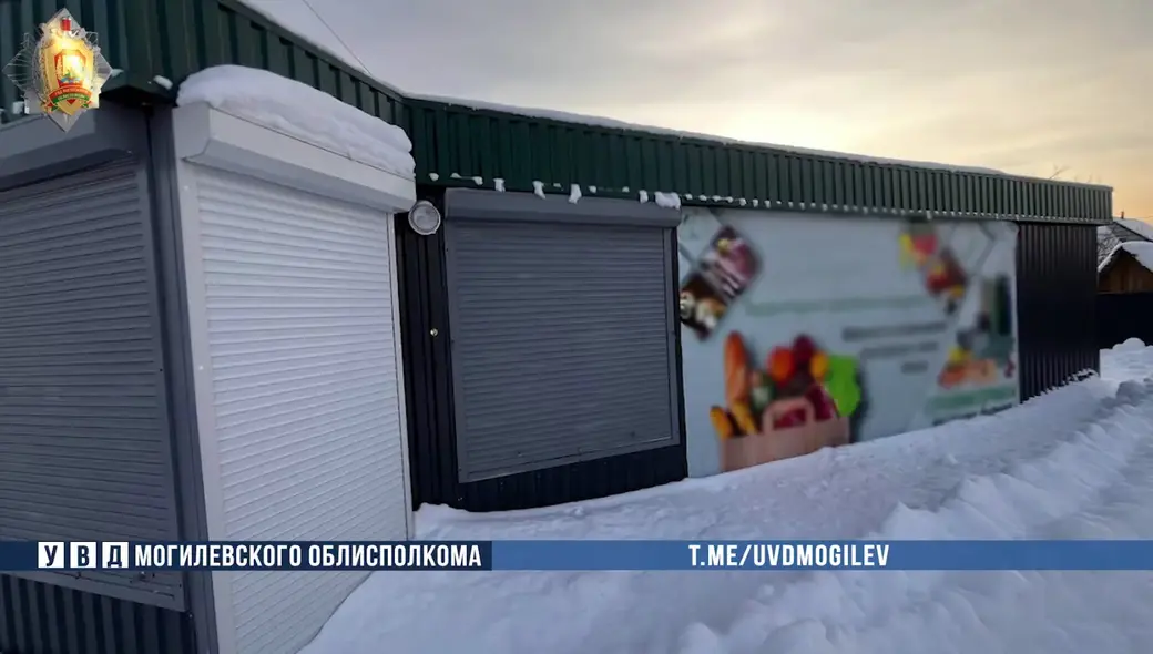 В Могилевском районе продавец магазина брала из кассы наличку «на личные нужды». Фото: УВД