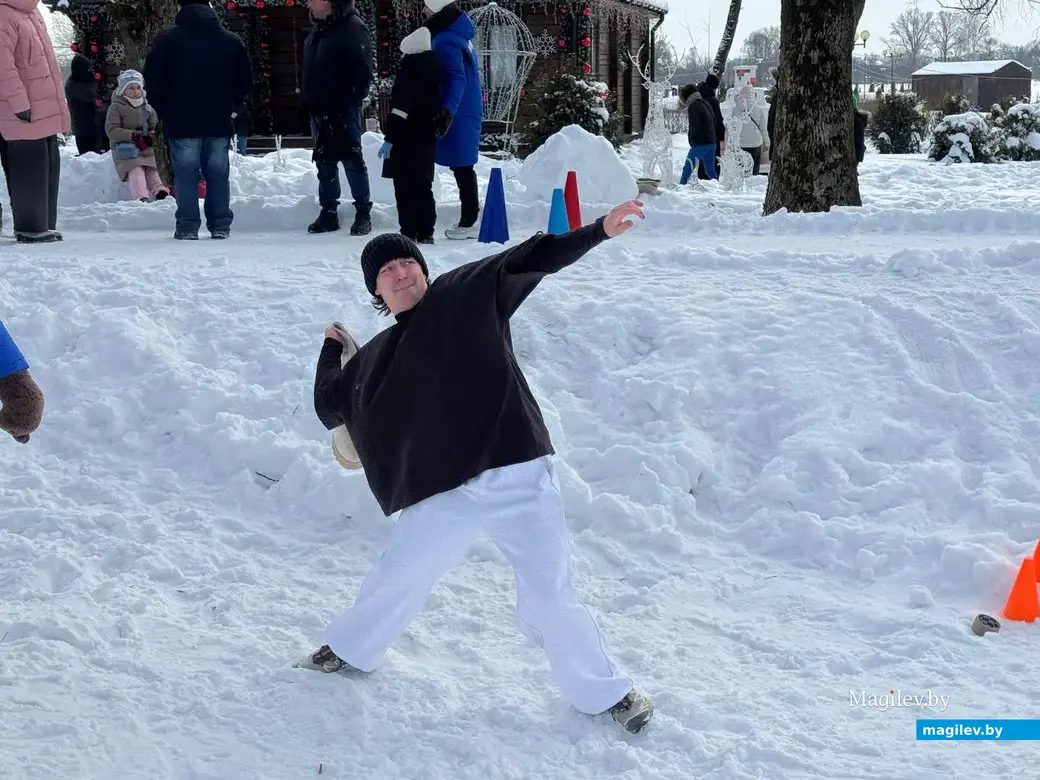 Могилев, 24 января 2026 года. Второй открытый чемпионат города по метанию валенка.  