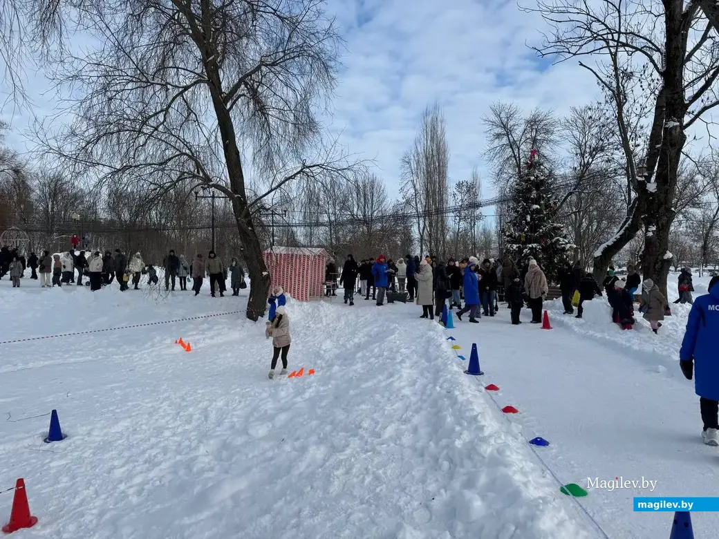 Могилев, 24 января 2026 года. Второй открытый чемпионат города по метанию валенка. 