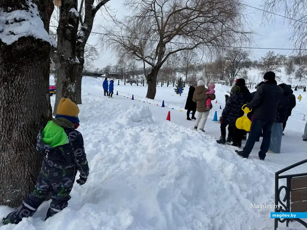  Могилев, 24 января 2026 года. Второй открытый чемпионат города по метанию валенка. 