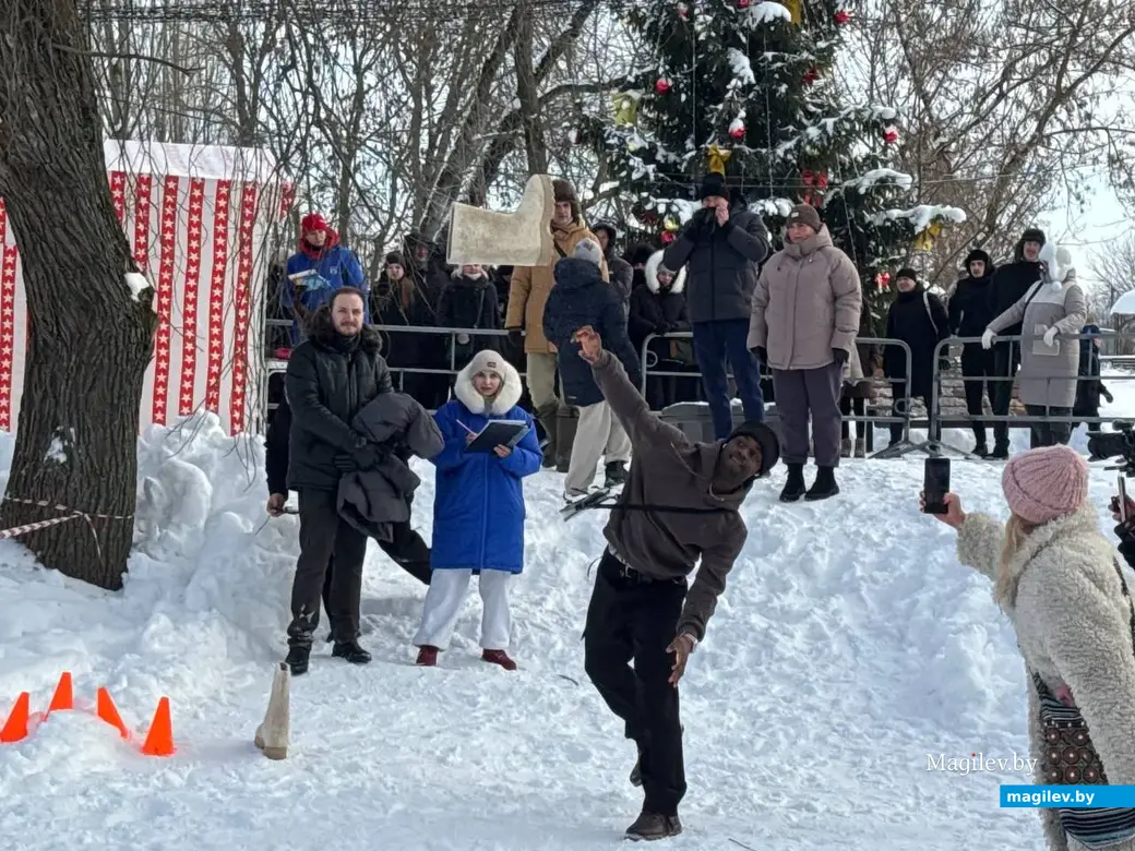 Могилев, 24 января 2026 года. Второй открытый чемпионат города по метанию валенка.  