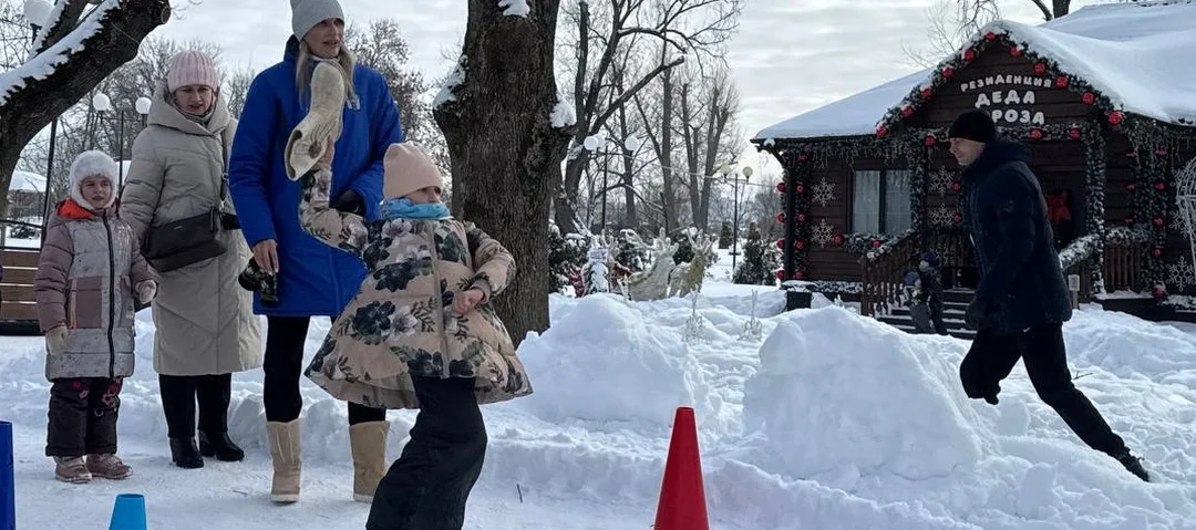 Валенки летели далеко: в Могилеве прошел шумный и веселый чемпионат по метанию