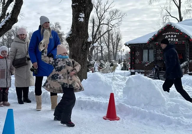 Валенки летели далеко: в Могилеве прошел шумный и веселый чемпионат по метанию