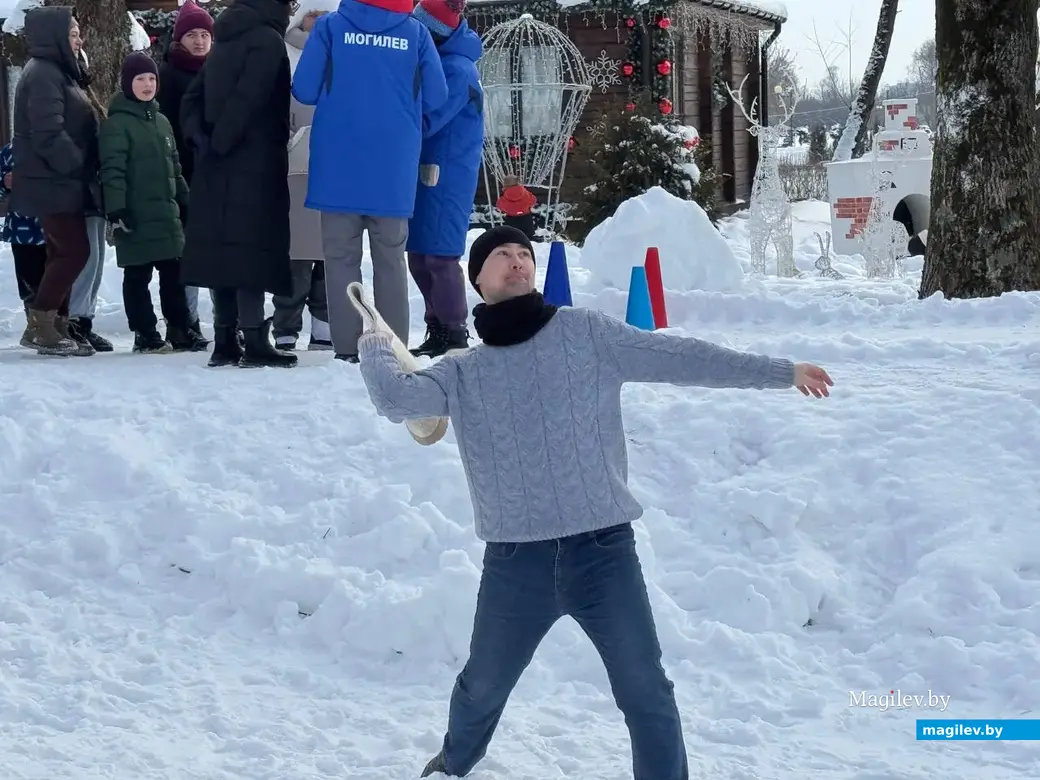Могилев, 24 января 2026 года. Второй открытый чемпионат города по метанию валенка.  