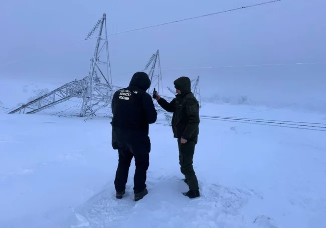 Российский Мурманск без электричества: опоры ЛЭП рухнули без вмешательства третьих лиц