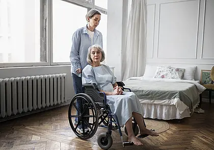 Зарплаты работников сферы соцобслуживания вырастут в Беларуси. Узнали у кого и на сколько