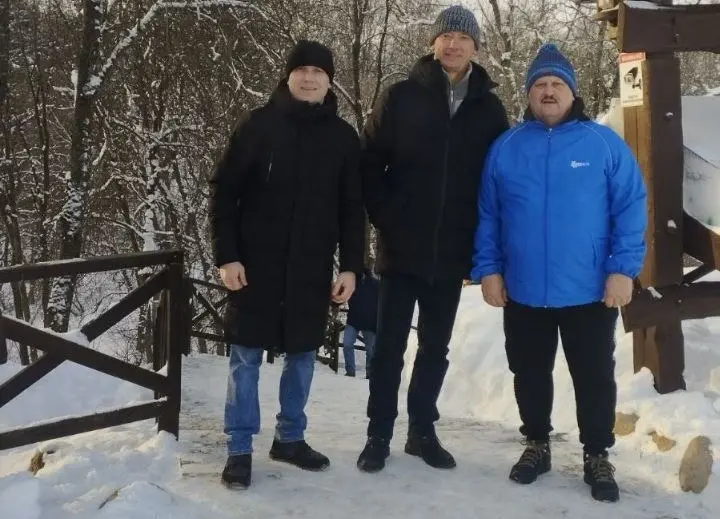 Олег Болбас (в центре) с коллегами на «Трофимовой кринице» в Александрии на Крещение.