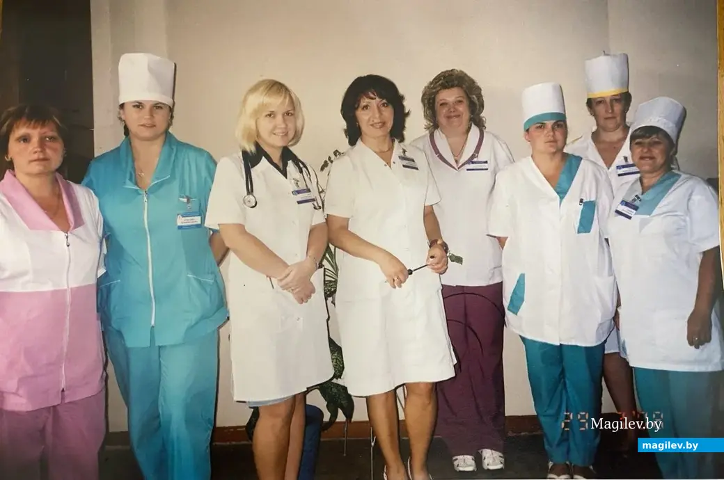 2010. Нина Матвейчик (в центре)  с сотрудницами отделения неврологии СМП им. Морзона 