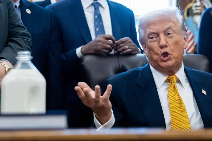 Трамп заявил, что молоко улучшает умственные способности. Фото: Getty Images.