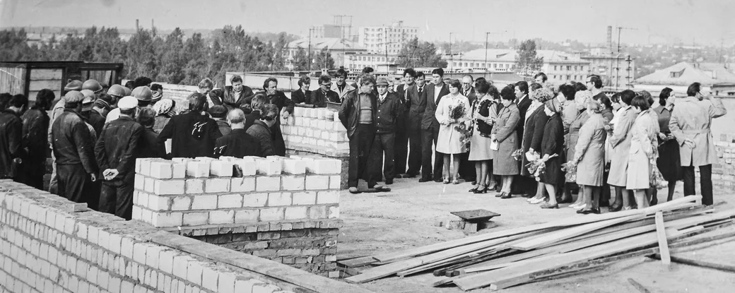 1970-е годы. Строительство дома для работников кожкомбината. 