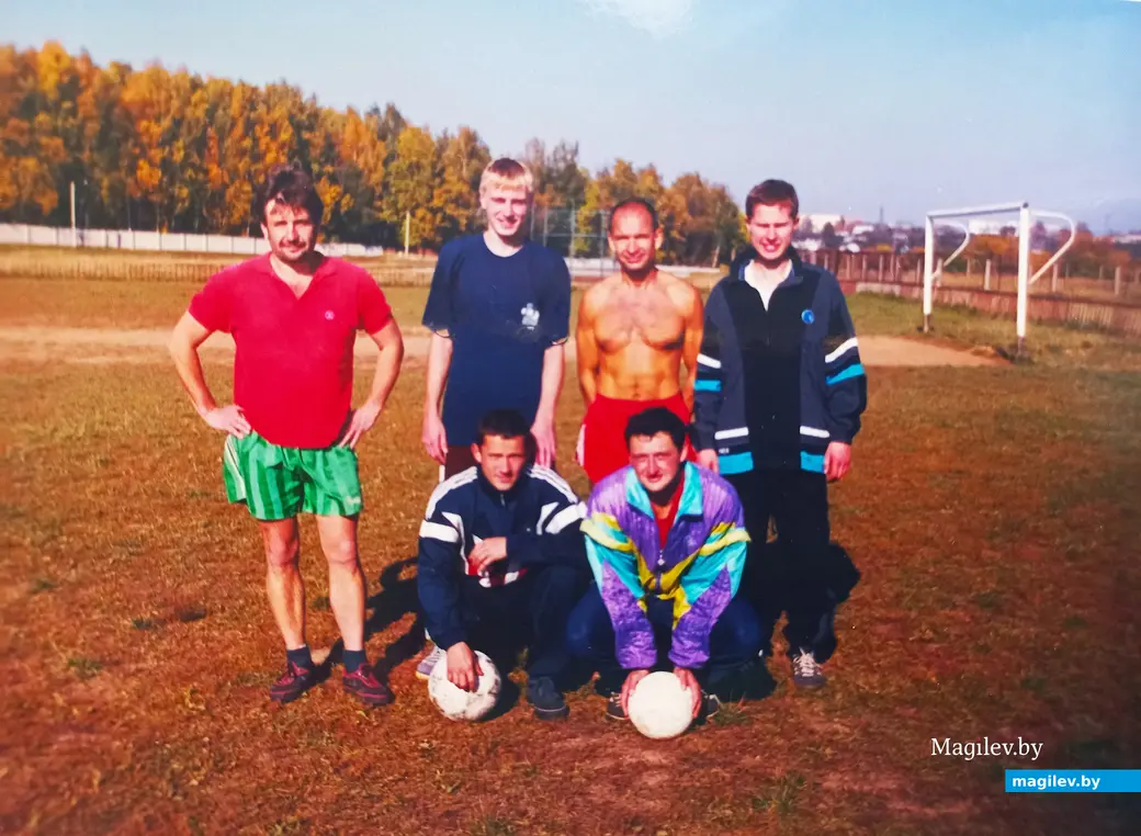 1994 год, Могилев. Часть нашей мини-футбольной команды перед очередной тренировкой, на которую