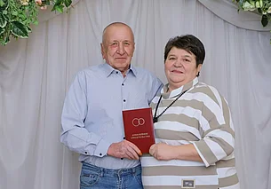 «Он с ребятами, а я девчатами пришли в клуб потанцевать». Золотая свадьба в Бобруйске