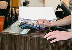 В Могилеве сотрудники магазина, не сходя с рабочего места, украли более 10 тысяч рублей