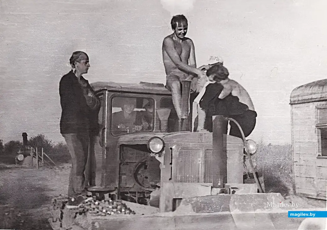 1972 год, Климовичский район. Виктор Гришечко (в центре) с друзьями по стройотряду.