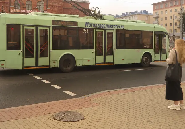 Во всех троллейбусах Могилева появилась возможность оплачивать одной картой проезд за несколько человек