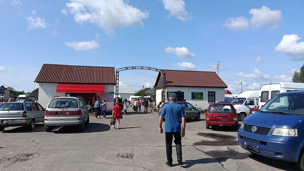 04.06.2025 год. Центральный глусский рынок.