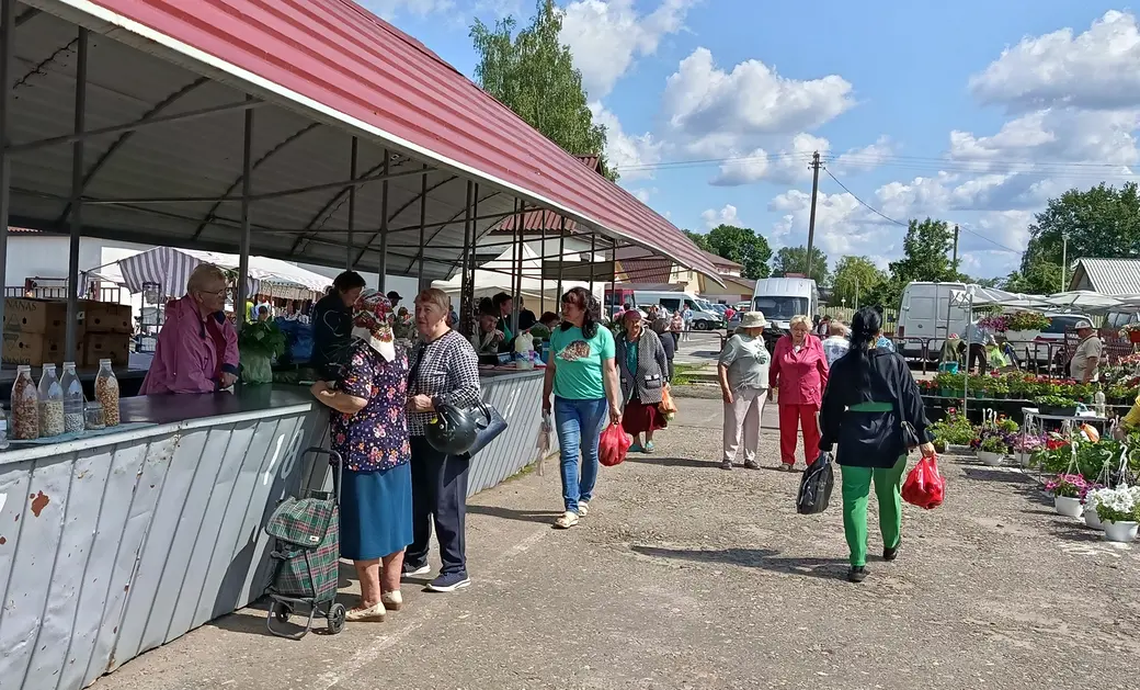 04.06.2025 год. Центральный глусский рынок.