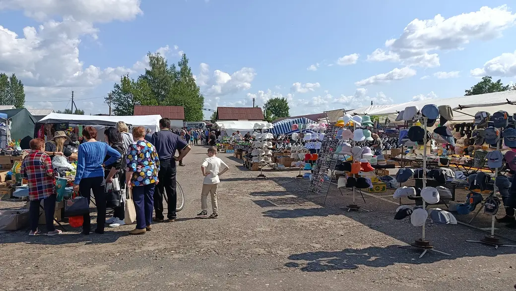 04.06.2025 год. Центральный глусский рынок.