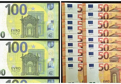 Могилевские молодожены получили в подарок на свадьбу деньги из «банка приколов»