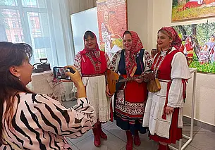 В Выставочном зале Могилева торжествует неповторимый колорит народного костюма