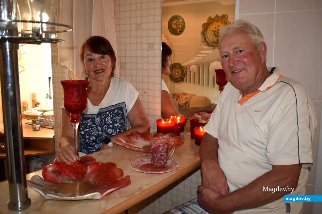 .06.2025 , Бобруйск. Евгения Николаевна и Николай Иванович Пасько со своими изделиями.