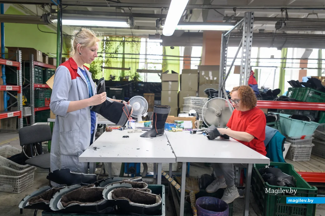 02.06.2025. Ул. Парковая, 57. ООО «Производственно-технологическая компания «Модерам-Запад». Участок пошива и сборки верха обуви.