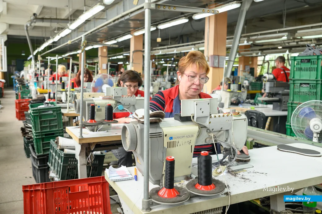 02.06.2025. Ул. Парковая, 57. ООО «Производственно-технологическая компания «Модерам-Запад». Участок пошива и сборки верха обуви.