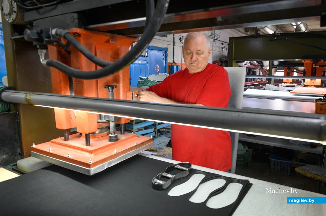 02.06.2025. Ул. Парковая, 57. ООО «Производственно-технологическая компания «Модерам-Запад». Раскройный участок.