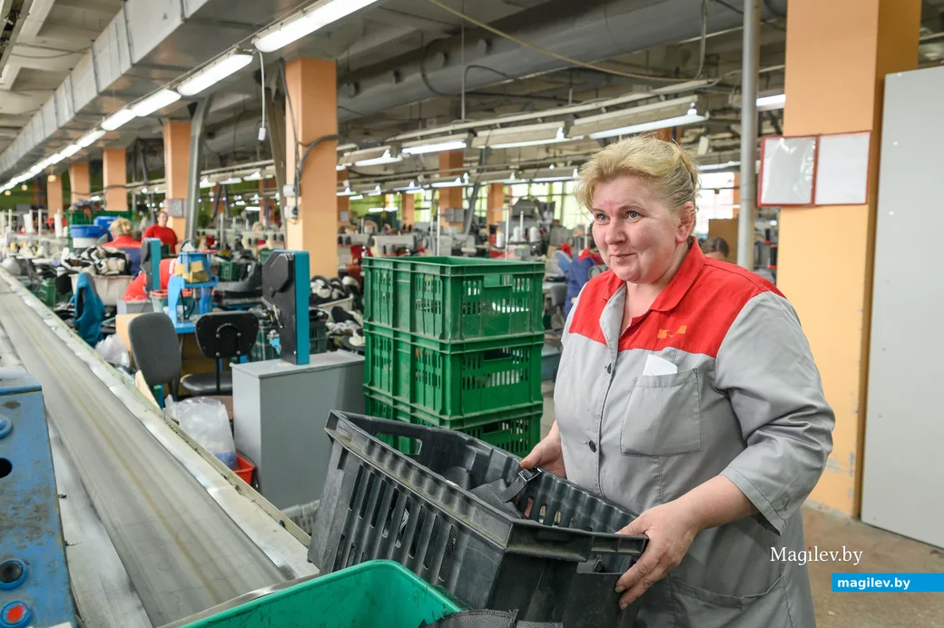 02.06.2025. Ул. Парковая, 57. ООО «Производственно-технологическая компания «Модерам-Запад». Участок пошива и сборки верха обуви.