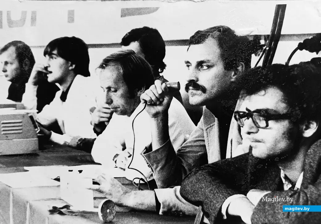 1980- годы, Могилев. Виктор Борисов (с микрофоном) готов сделать важное сообщение.