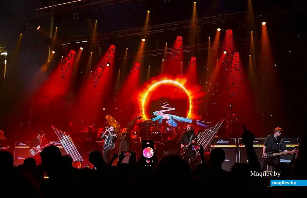 08.06.2025, Могилев, Ледовый дворец. Выступает рок-оркестр «NIKAMUZA».