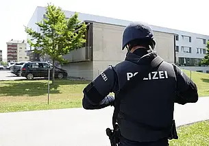 Бывший ученик открыл стрельбу в школе в австрийском Граце. Не менее десяти погибших