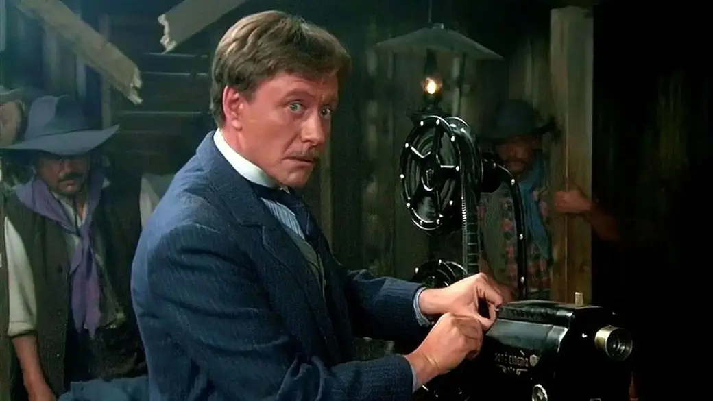Андрей Миронов в роли миссионера кино мистера Фёста, стоп-кадр фильма «Человек с бульвара Капуцинов», kinoafisha.info.