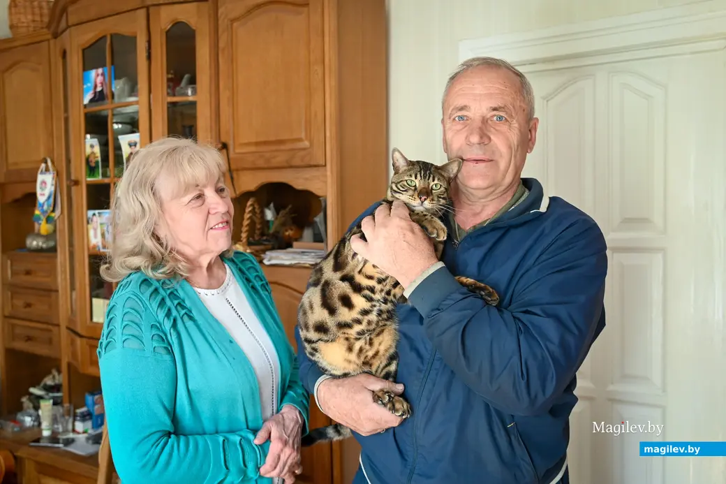 07.05.2025. Бобруйск. Татьяна Васильевна Подружая и Леонид Михайлович Болтушкин с Симбой