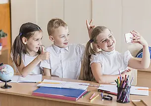 В школах Беларуси с 12 июня начнется прием документов в первые классы