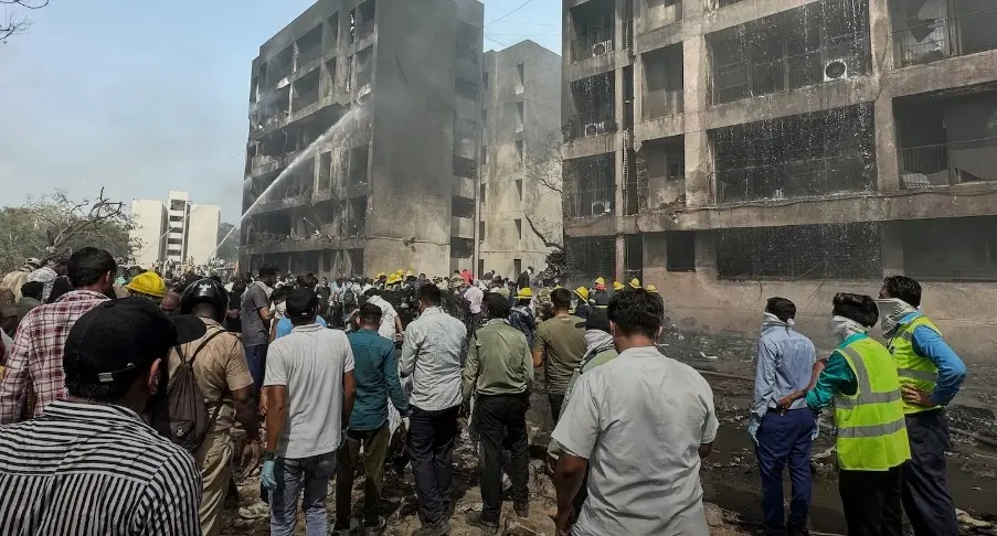 Индия, 12 июня 2025 года. На месте крушения самолета Boeing 787 Dreamliner авиакомпании Air India в Ахмадабаде. Фото: Reuters.