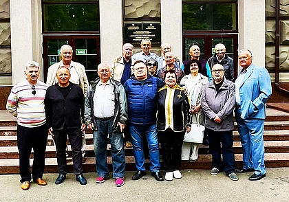 Выпускники могилевской «машинки» друзей не забывают