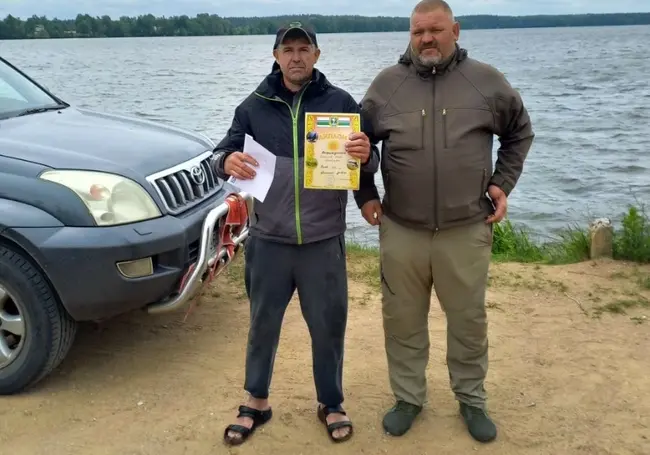 «Ветер просто сносил удочки, волна била в лицо». Бобруйские рыбаки победили на межрайонных соревнованиях