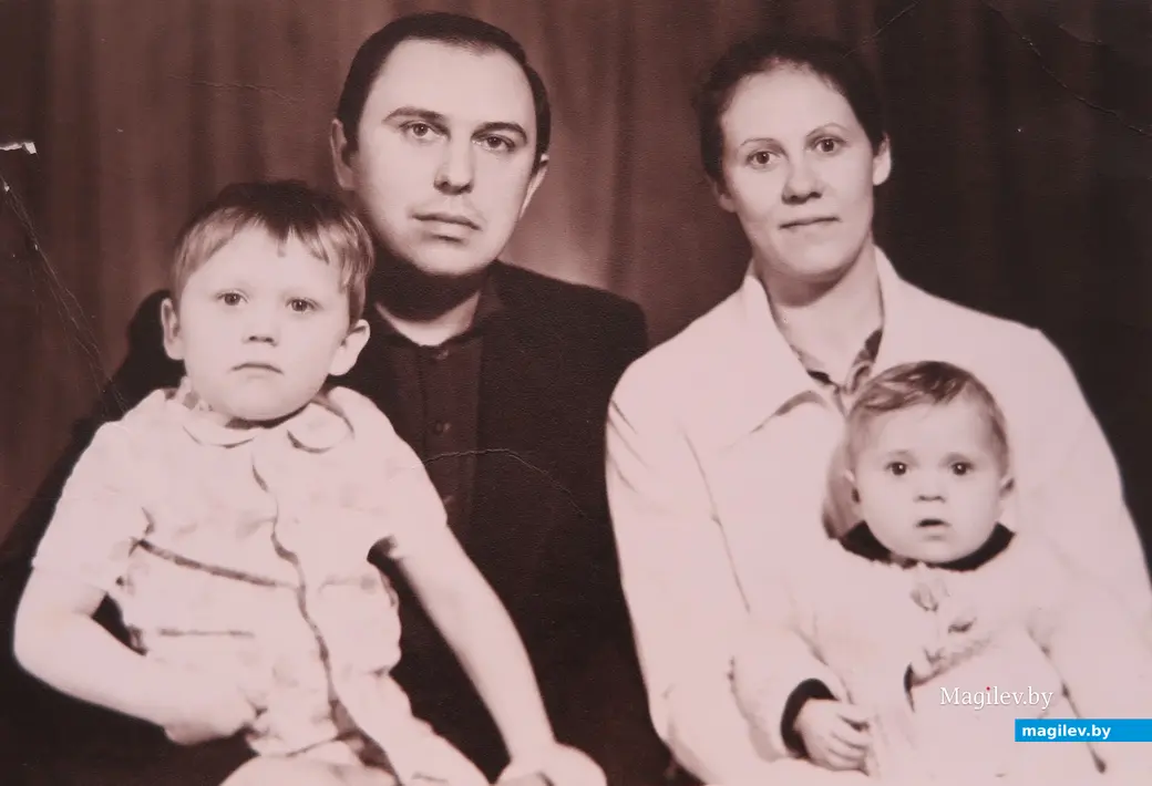 1980-е гг. Виктор Пинчук с женой и детьми. А до женитьбы, в холостятскую бытность, любил на танцы сходить.