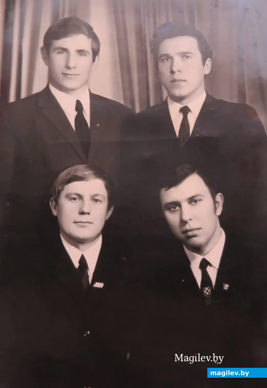 1970-е гг. Витебск, с институтскими товарищами. Виктор Пинчук - в нижнем ряду справа.