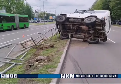 ДТП в Могилеве: из-за невнимательности водителя автомобиль Renault столкнулся с УАЗ