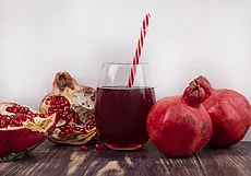 Как избежать инсульта: включите в меню гранатовый сок и финики