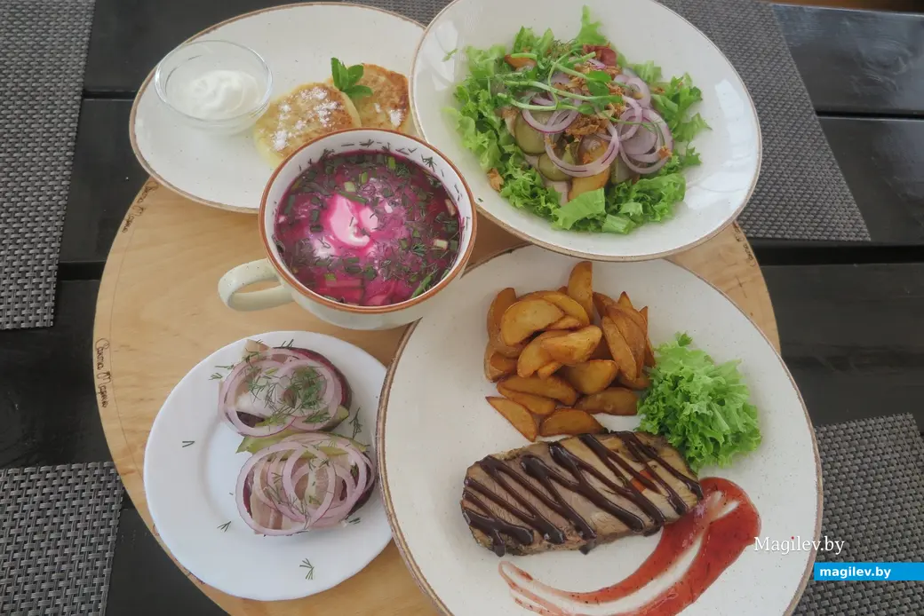 Июнь 2025 г. Могилев, ул.Симонова. В ресторане «Санта Мария» к этому фестивалю еды подготовили сет из блюд белорусской кухни.