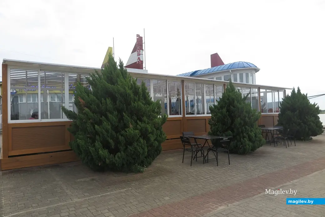 Июнь 2025 г. Могилев, ул.Симонова, открытая терраса ресторана «Санта Мария».