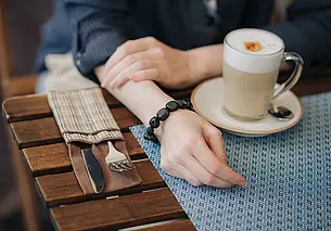 «У меня в шкафу и норковая, и лисья, и из чернобурки шубки…»