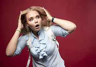 «Паника накрывает с головой, не могу взять себя в руки». Что делать, разбираемся с психологом