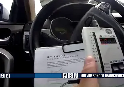 Пьяного мотоциклиста-бесправника задержали о Хотимске: мужчина пытался скрыться