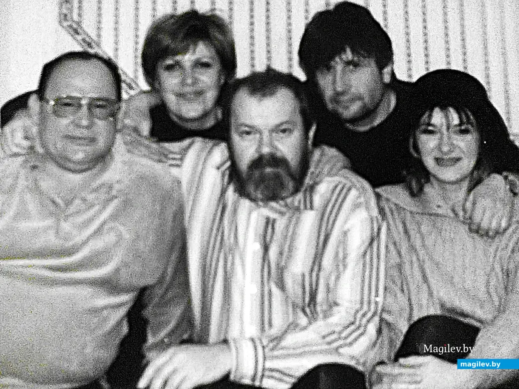 1999 год, Могилев. Слева направо: Гена Хак, Галина, Коля Клеш, автор материала, Наташа.