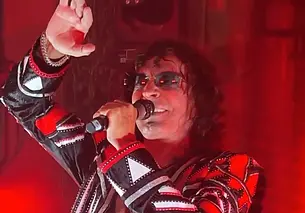 76-летний Валерий Леонтьев порадовал фанатов выступлением во Франции